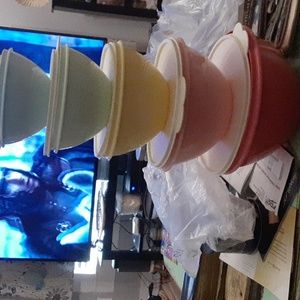 Tupperware 5 pc bowls